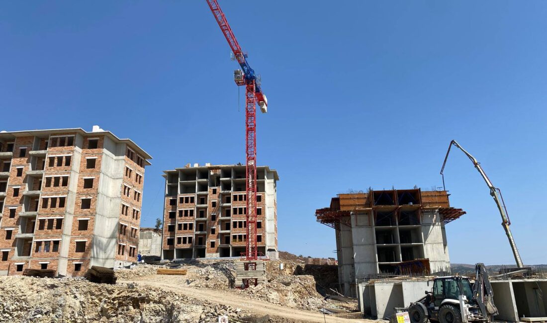 Şabanözü’nde TOKİ’ler yükseliyor Çankırı’nın Şabanözü ilçesindeki TOKİ inşaatlarında çalışmalar devam ediyor. Kaymakam Emre