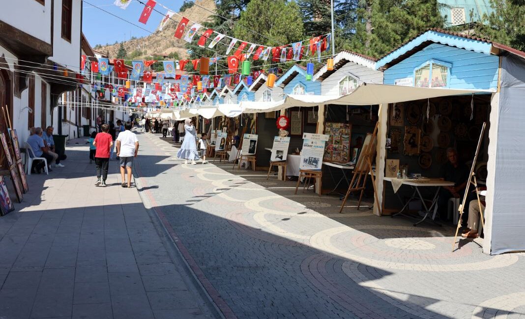 Sanat Sokağı Uzunyol’da Ziyaretçilerini Ağırlıyor Bu yıl dördüncüsü düzenlenen Uluslararası Geleneksel Çankırı Tuz Festivali kapsamında