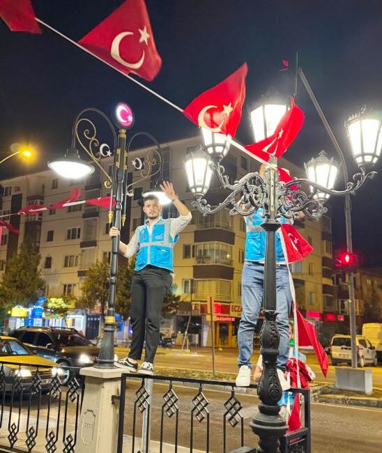 “Terörsüz Türkiye” İçin Bayraklı Mesaj AK Parti Gençlik Kolları, “Terörsüz Türkiye” vizyonu doğrultusunda anlamlı bir