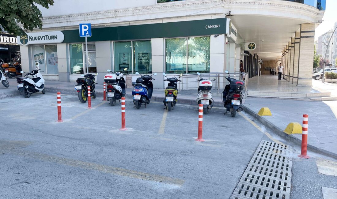 Belediyenin yanındaki küçük otopark alanı artık motosikletlilerin Çankırı Belediyesinin yanında bulunan otopark alanı, motosiklet parkına çevrildi. Belediye