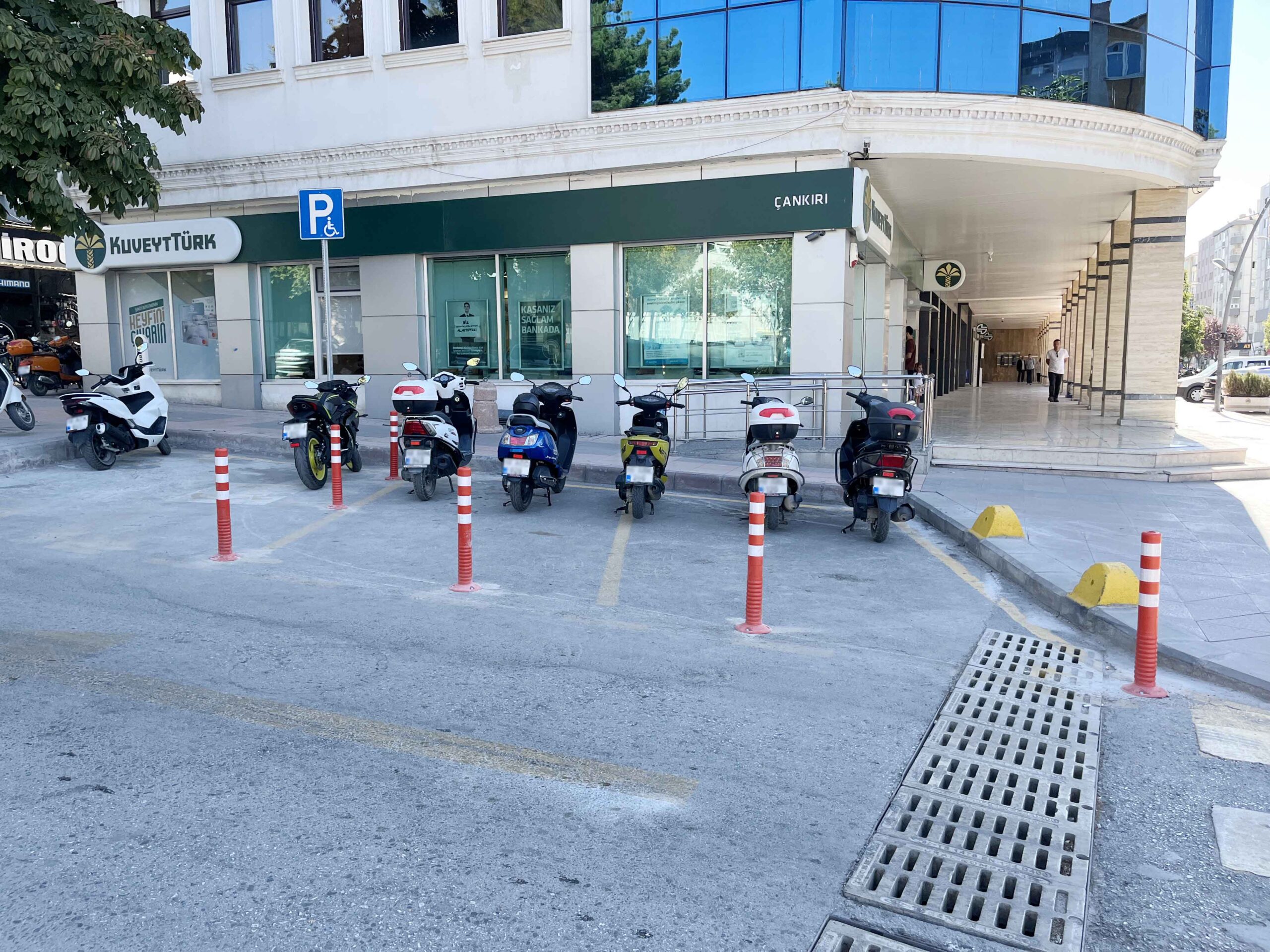 Çankırı Belediyesinin yanında bulunan otopark alanı, motosiklet parkına çevrildi. Belediye