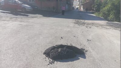 Çankırı Belediyesi asfalt ve yama çalışmaları sonrasında etrafı temizlemeden bölgeden