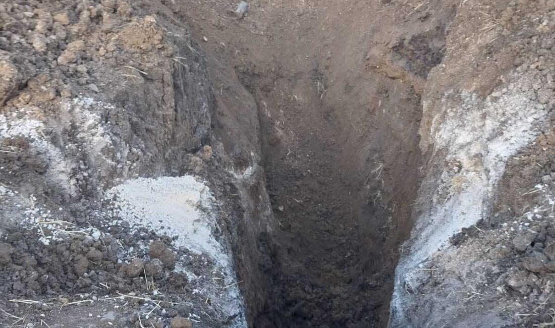 Çerkeş’te su kuyusu açarken kayan toprağın altında kalan kişi yaralandı Çankırı’nın Çerkeş ilçesinde su kuyusu açarken kayan toprağın altında kalan