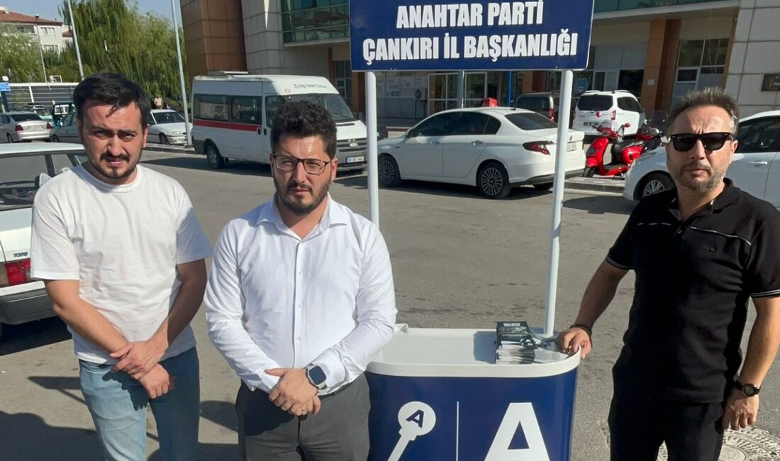 Ak; “Çankırı’ya bu kara siyaseti yakıştıran ilgilileri esefle kınıyoruz” Anahtar Parti Çankırı İl Başkanı Burak Ak, üniversite öğrencilerine yardım