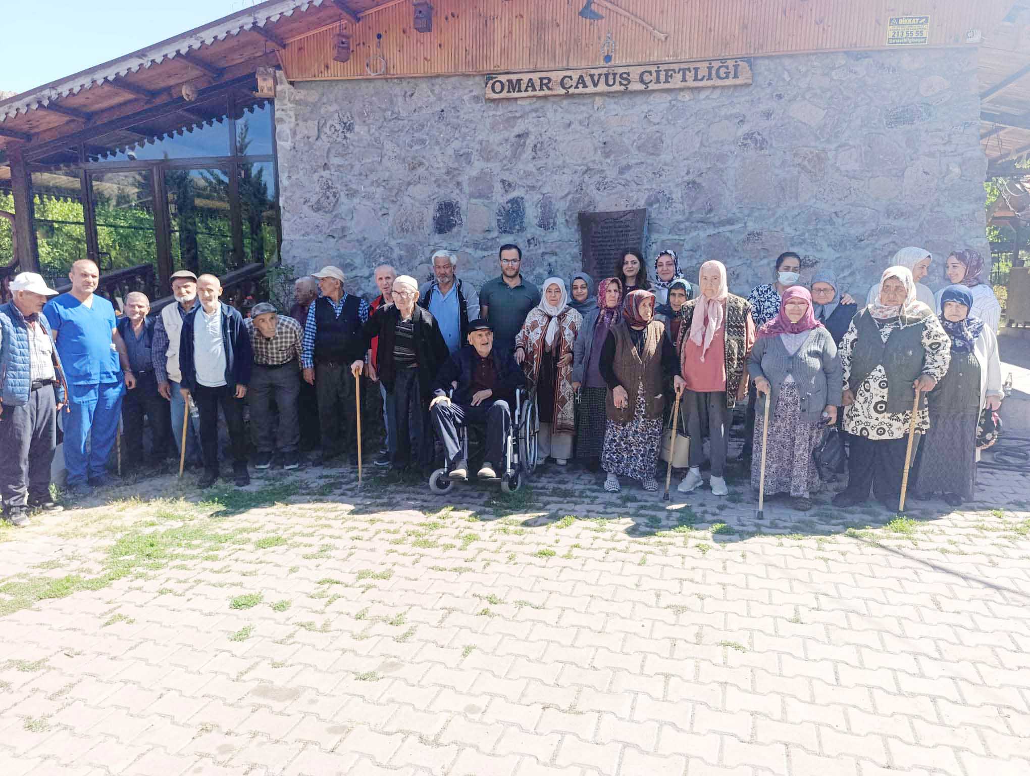 Çankırı Eldivan İsmail Özdemir Huzurevi sakinleri, Omar Çavuş Çiftliği’nde düzenlenen