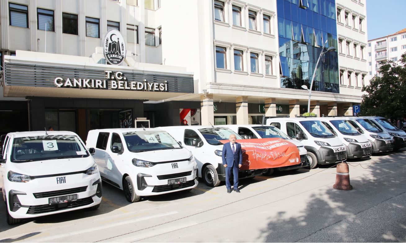 Çankırı Belediyesinin teknik birimleri bünyesinde kullanılacak on yeni araç, belediye