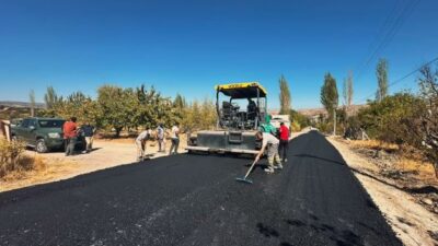 Çankırı’nın Eldivan ilçesinde sıcak asfalt çalışması yapılıyor. Belediyeden yapılan açıklamada,