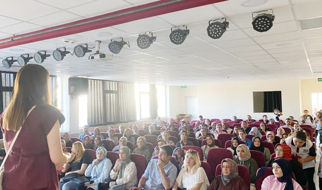 Çankırı Yeşilay’dan Velilere Yönelik Bilgilendirme toplantısı Çankırı Yeşilay tarafından yürütülen bilgilendirme çalışmaları kapsamında, Yunus Emre Ortaokulu