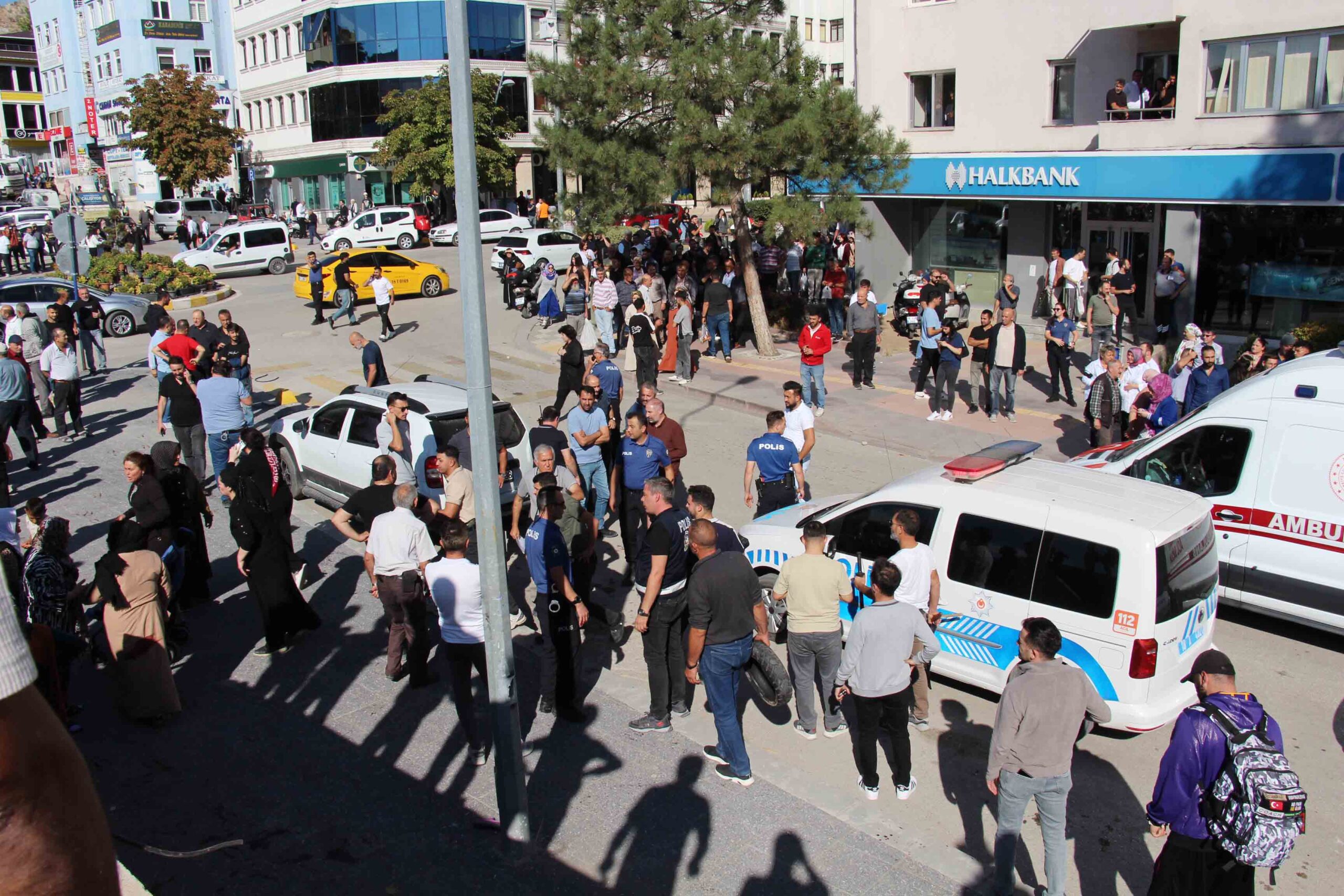 ÇANKIRI’da husumetli aileler arasında çıkan kavgada 3 kişi yaralandı. Olay