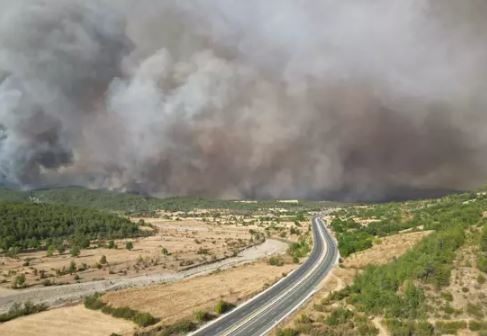 Komşularımızdaki orman yangınları devam ediyor Çankırı’nın komşu illeri Kastamonu ile Karabük sınırındaki iki orman yangınını