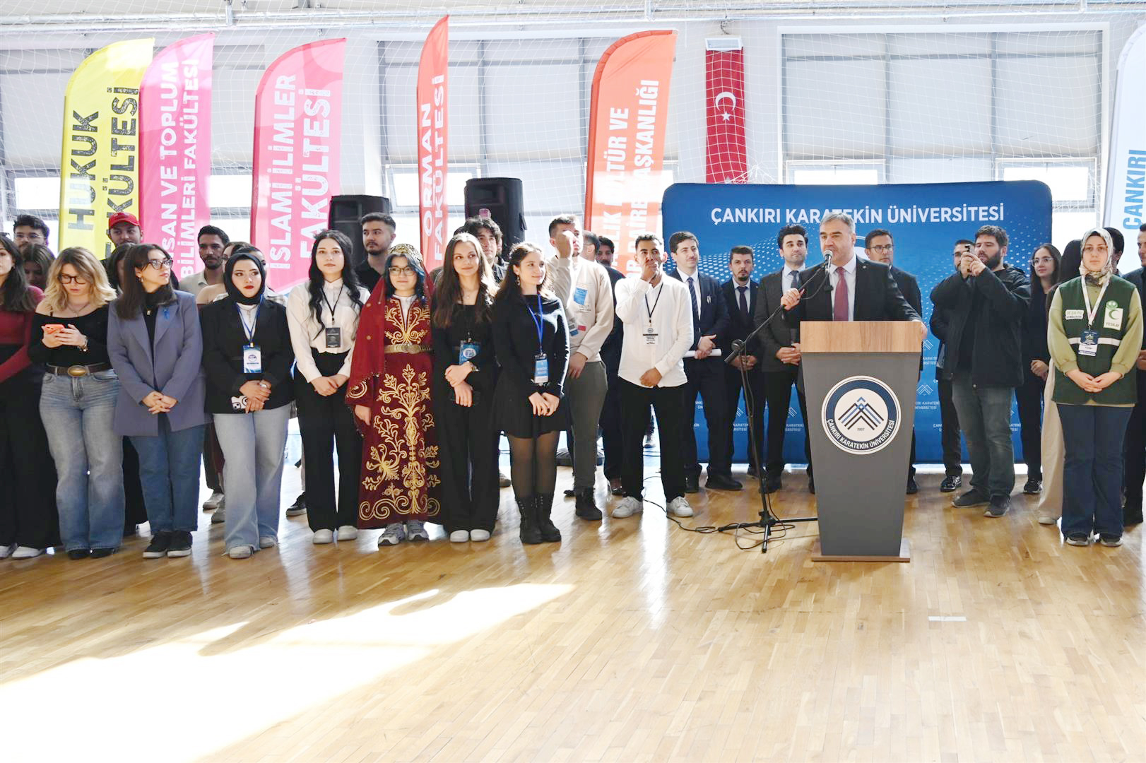 Çankırı Karatekin Üniversitesi’nde (ÇAKÜ) bu yıl 98 öğrenci topluluğunun katılımıyla