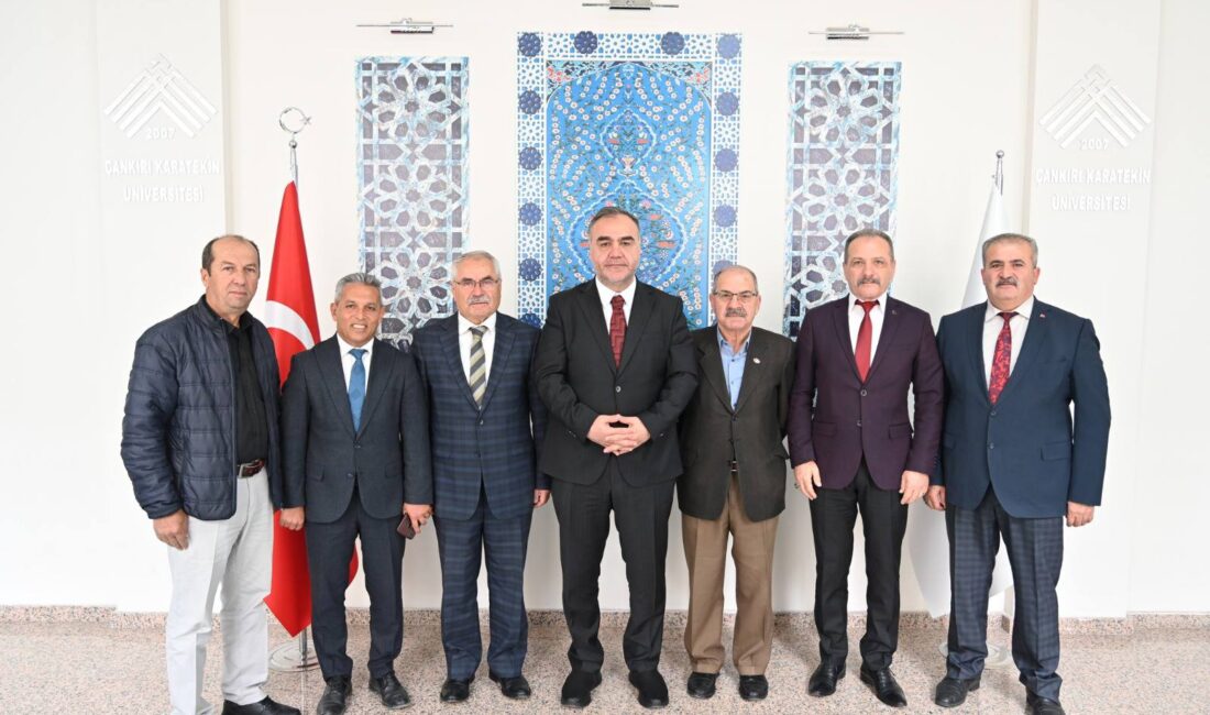 TÜRKAV heyeti, ÇAKÜ Rektörü Karataş’ı Ziyaret Etti Türkiye Kamu Çalışanları Vakfı (TÜRKAV) Çankırı İl Başkanı İsa Bölükbaşı,