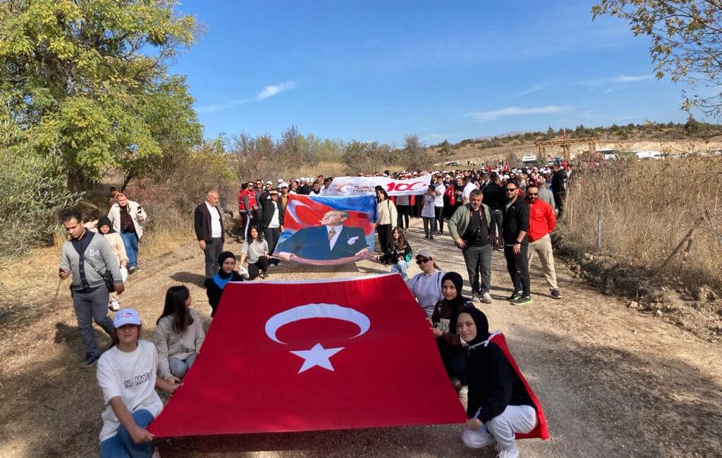 İstiklal Yolu Yürüyüşü Geleneği 16. Yılında Millî Mücadele’nin simgesi haline gelen İstiklal Yolu Yürüyüşü, bu yıl