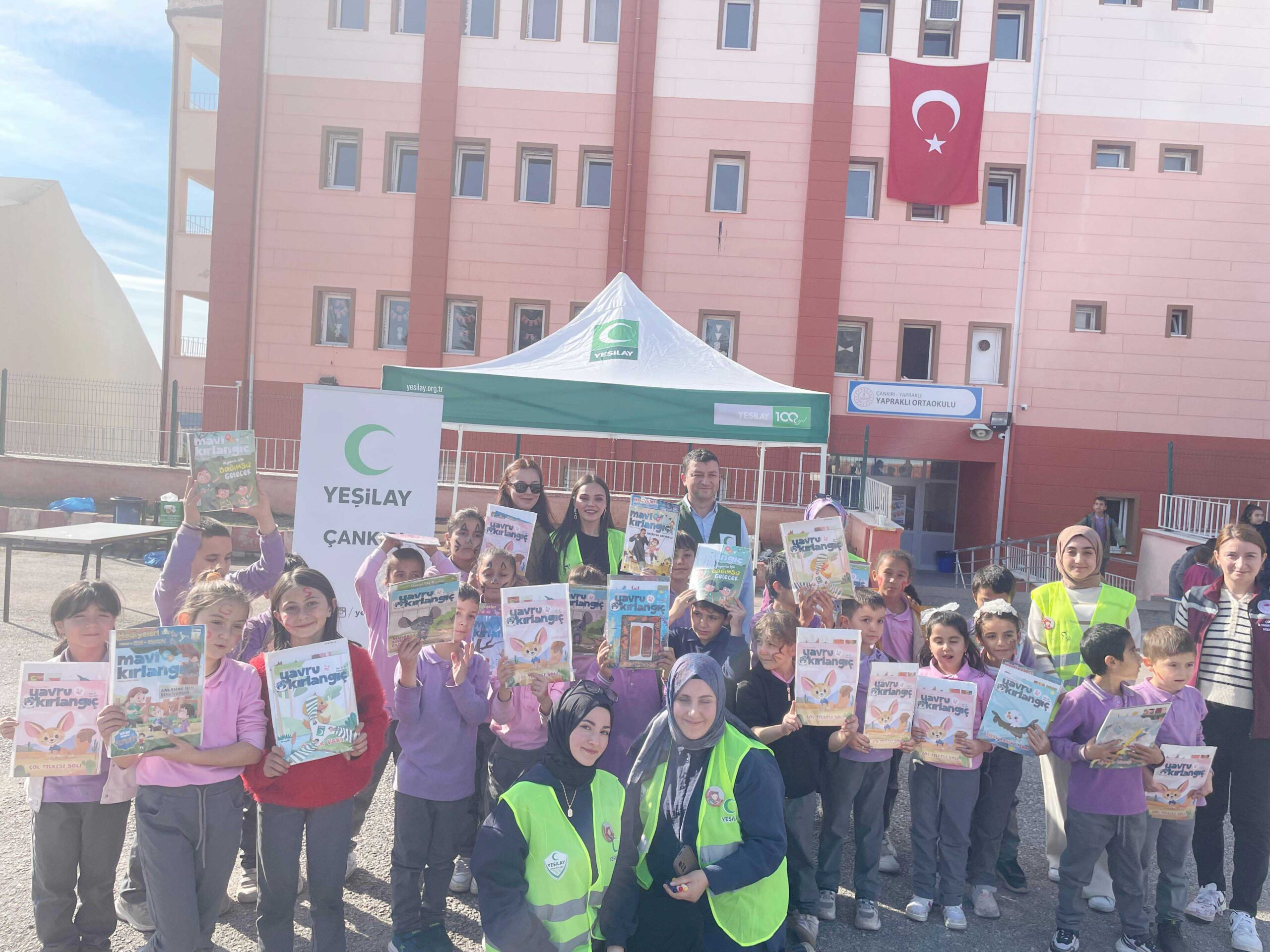Yeşilay’ın “Geleneksel Oyunlar ile Sağlıklı Gelecek Nesiller Projesi” kapsamında Yapraklı