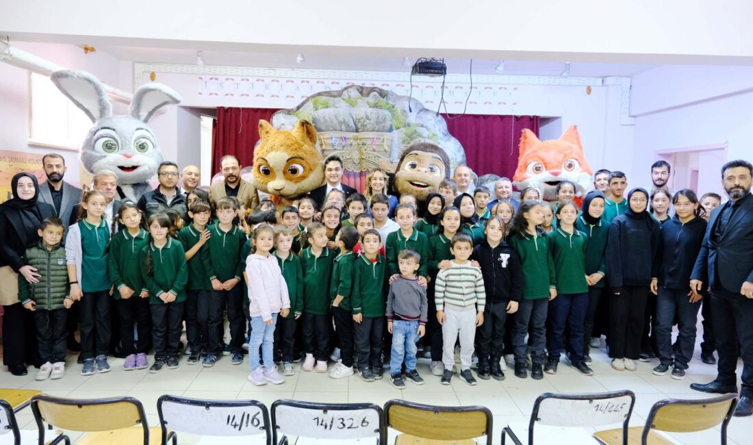 Yukarıöz’ de Anlam Dolu Etkinlik Yapraklı ilçesine bağlı Yukarıöz Köyü’nde anlamlı bir program gerçekleştirildi. Programa