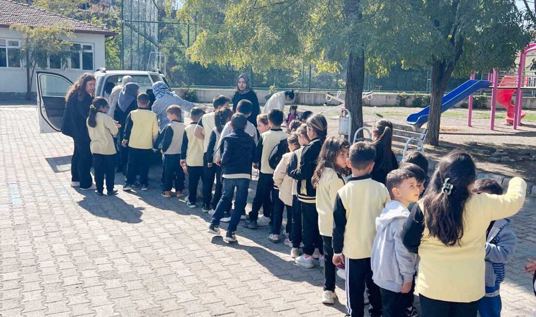 Dudu Sevindim’den yürekleri ısıtan umut dolu ziyaret Çankırı’nın Kızılırmak ilçesine bağlı Yukarı Alegöz Şehit Adem Ballı İlkokulu’nda