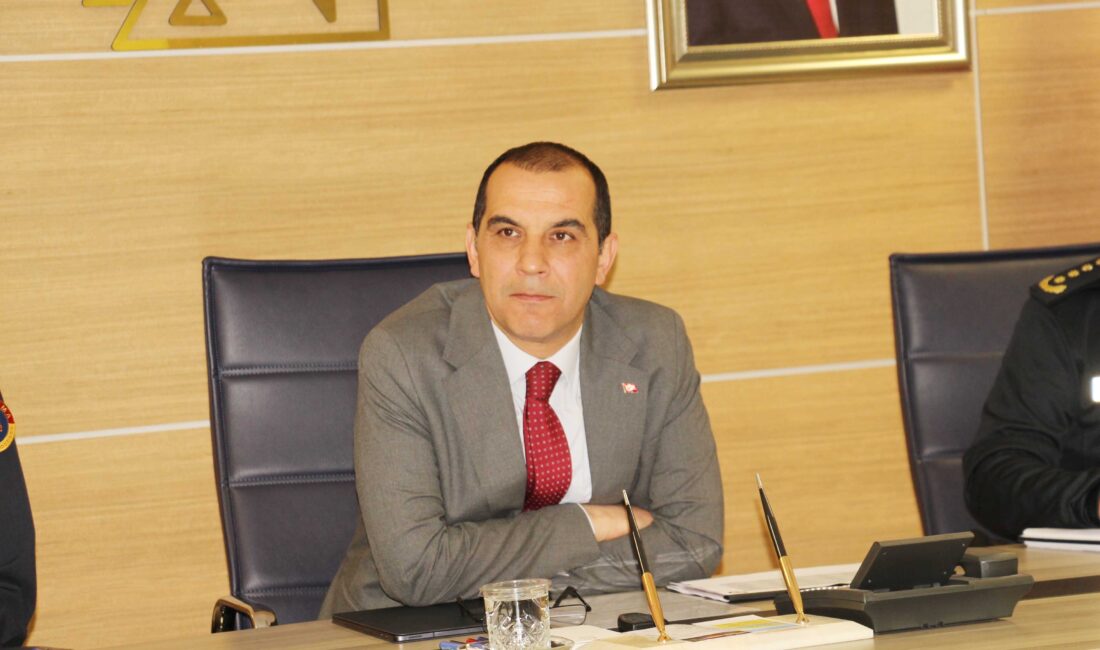 Çankırı Valisi M. Fırat Taşolar, Valilik Toplantı Salonunda gazetecilerle buluştu.