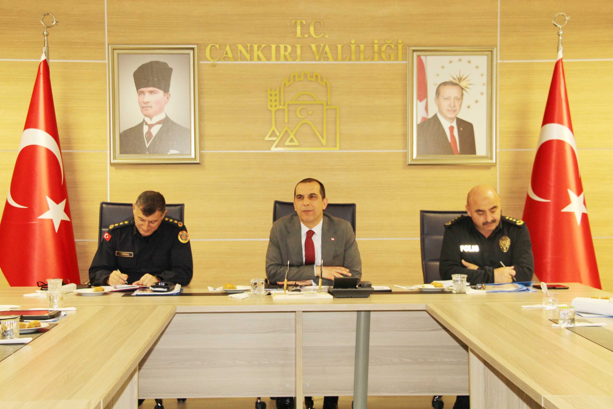 Vali Mustafa Fırat Taşolar, düzenlediği basın toplantısında yaptığı açıklamada, üzüldüğü