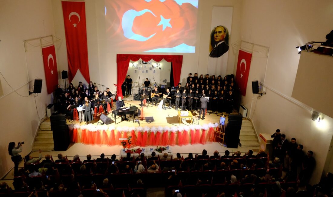 Çankırı’da Yücel Arzen Hacıoğulları’ndan Anlamlı Konser Çankırı Güzel Sanatlar Lisesi, Ortaöğretim Genel Müdürlüğü koordinesinde düzenlenen özel