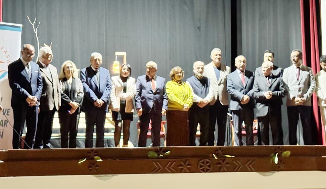 Çankırı Yazarlar ve Sanatçılar Derneği (ÇAYASAD)’nce düzenlenen şiir gecesinde sanatseverler
