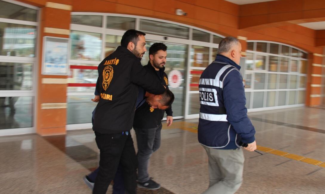 İlknur’u bıçaklayıp öldüren eski eşi tutuklandı Çankırı’da eski eşi İlknur Kertlez’i (40) bıçaklayarak öldüren Selami Yılmaz
