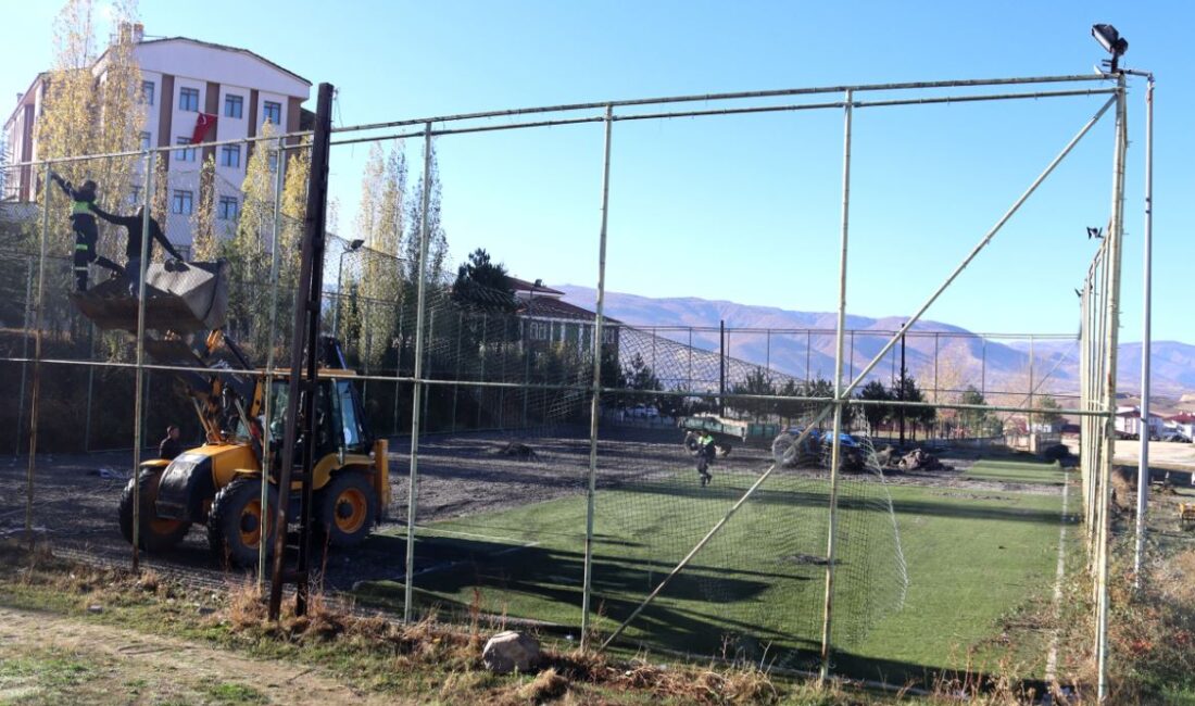 Ilgaz Sporla Yenileniyor: Halı Sahada Kapsamlı Tadilat Başladı Ilgaz Belediyesi, ilçedeki spor altyapısını güçlendirme hedefi doğrultusunda önemli bir