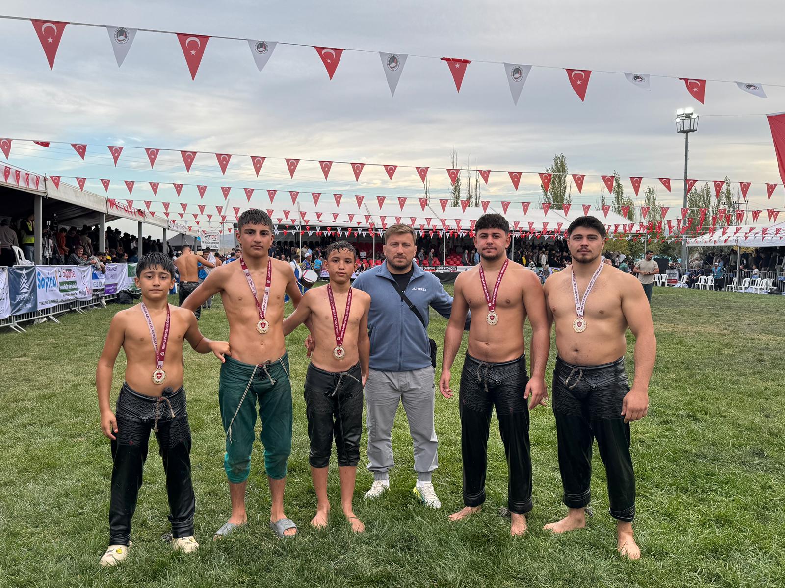 Eldivan Belediyesi Spor Kulübü Sporcuları Çorum – Sungurlu Yağlı Pehlivan