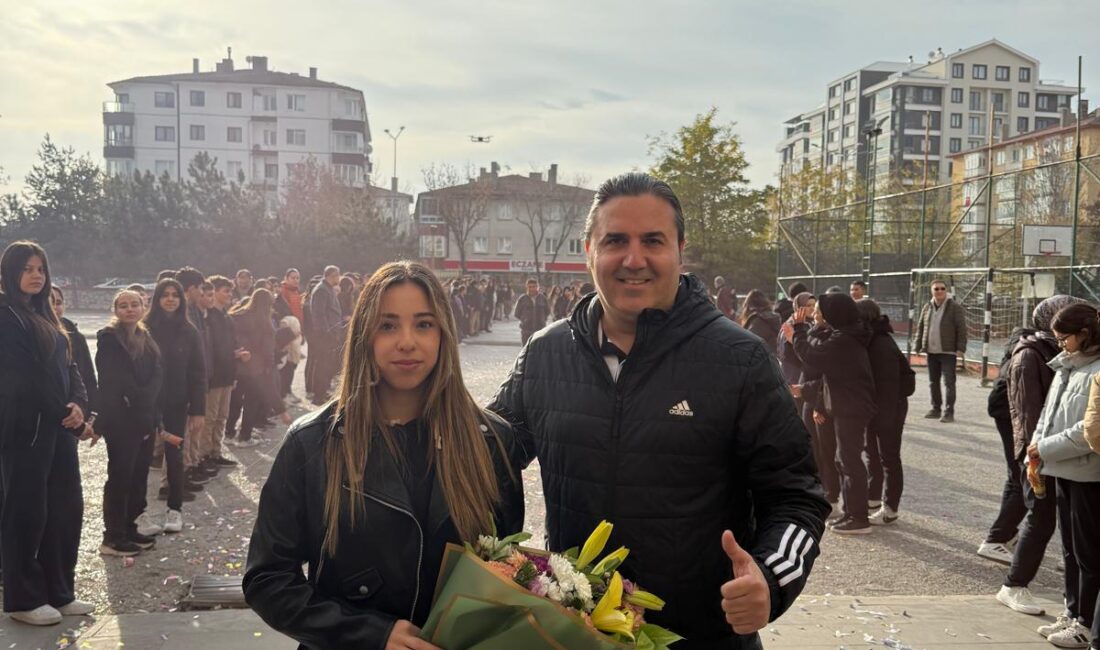 Gençler Dünya Trampolin Cimnastik Şampiyonası kadınlar senkron finalinde Tuba Bade