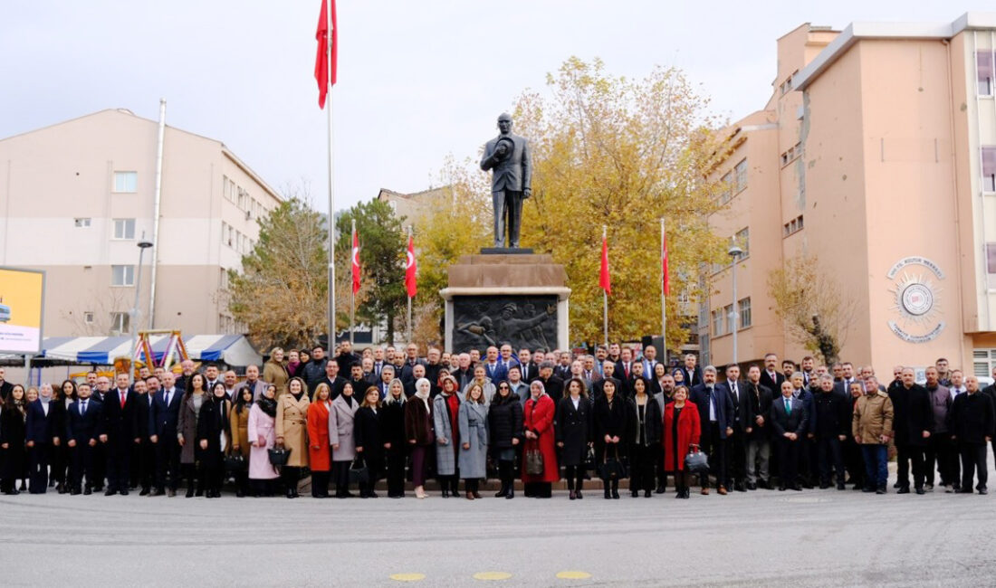 “24 Kasım Öğretmenler Günü” ilimizde çeşitli etkinliklerle kutlandı. 24 Kasım