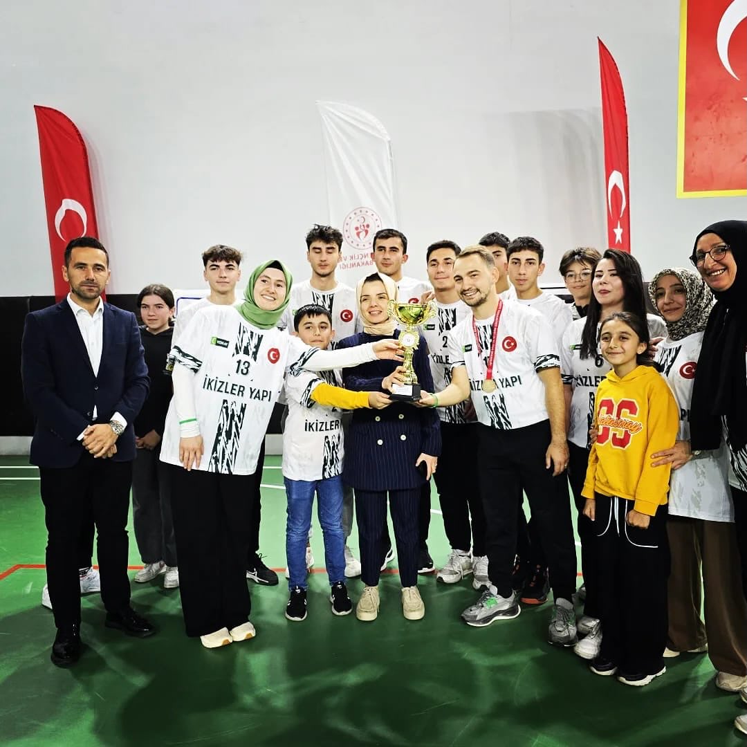 Atkaracalar ilçesinde düzenlenen Kaymakamlık Kupası Voleybol Turnuvası final mücadelesiyle sona