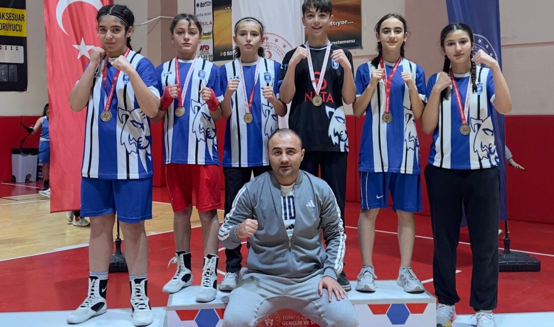 Sporcularımız toplam 25 madalya aldı Kastamonu’da düzenlenen Bölgesel Boks Turnuvası’nda boksörlerimiz adeta fırtına gibi esti!