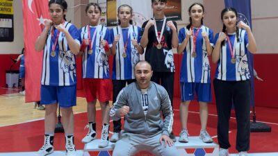 Kastamonu’da düzenlenen Bölgesel Boks Turnuvası’nda boksörlerimiz adeta fırtına gibi esti!