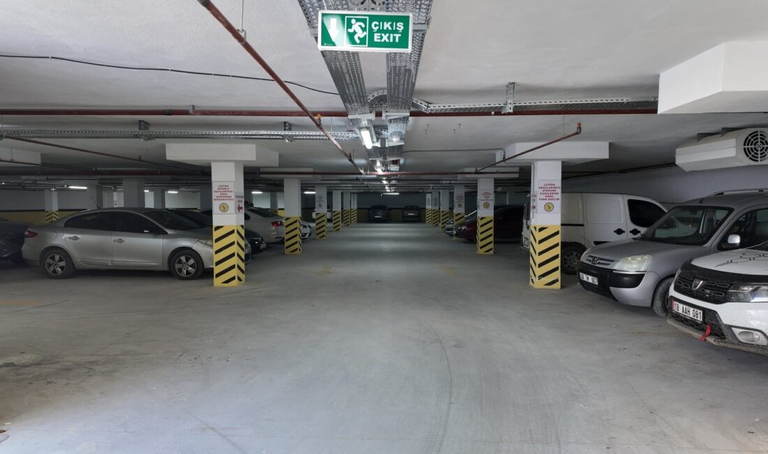 Çerkeş’e Modern Bir Dokunuş: Kent Meydanı Altına Yapılan Kapalı Otopark Hizmete Açıldı Çerkeş Belediyesi, ilçe merkezindeki trafik ve park sorununa kalıcı bir
