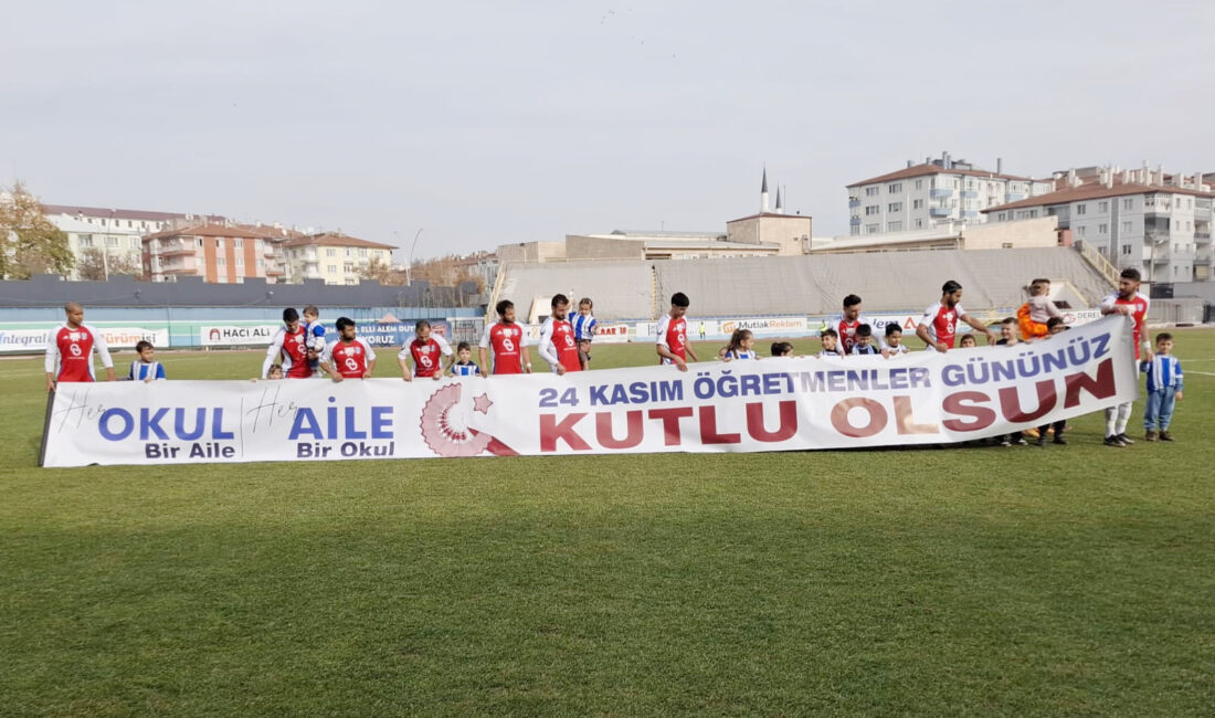 Sporcular tüm öğretmenlerin gününü kutladı 24 Kasım öğretmenler günü dolayısıyla Çankırı FK- Kırşehir Yetişen Yıldızlar