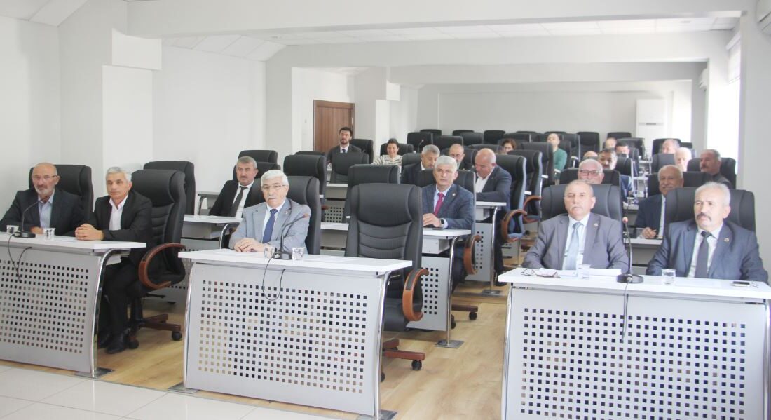 Meclisin koltukları yenilendi İl Genel Meclisi Kasım ayı birleşimlerinin ilkinin gerçekleştiği dünkü toplantıya