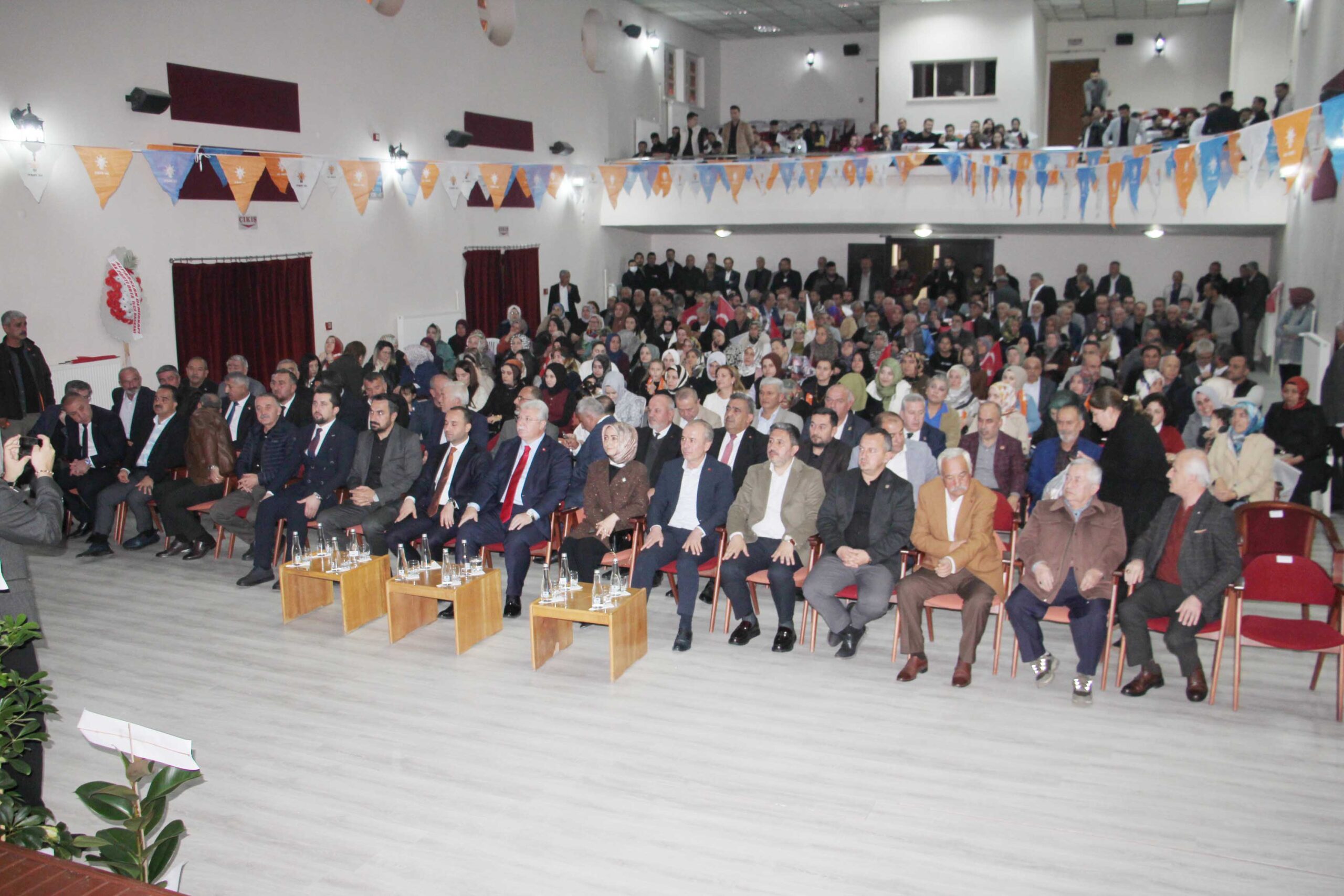 AK Parti Genişletilmiş İl Danışma Meclisi toplantısında bir konuşma yapan