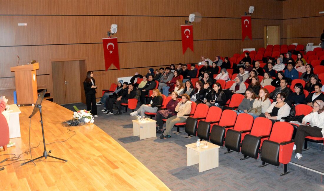 Müzisyen Nalbantoğlu, ÇAKÜ’de öğrencilerle buluştu Çankırı Karatekin Üniversitesi (ÇAKÜ) Psikoloji Topluluğu ile SALT Müzik Topluluğu