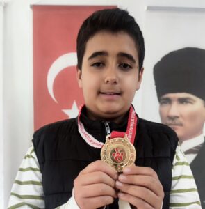 Hacı Murad-ı Veli İmam Hatip Ortaokulu 6’ncı sınıf öğrencilerinden Huzeyfe