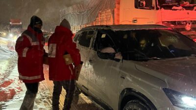 Çerkeş tarafında etkili olan kar yağışı nedeniyle D-100 kara yolunun