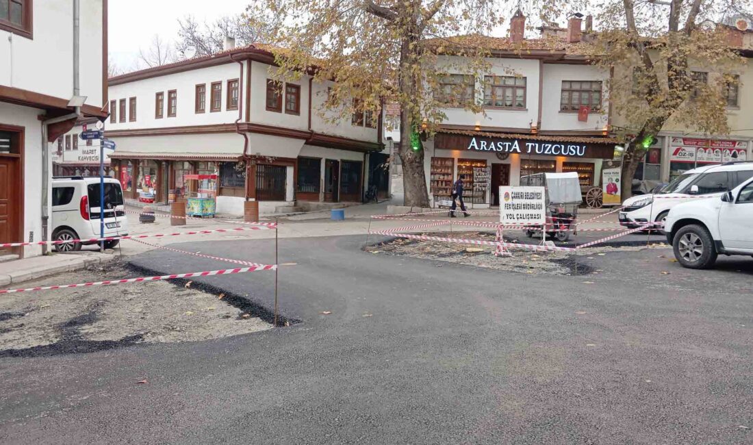 Belediyeden garip bir çalışma Belediyenin asfalt çalışmasını gören vatandaşlar, “Hangi düşünceyle böyle bir şey