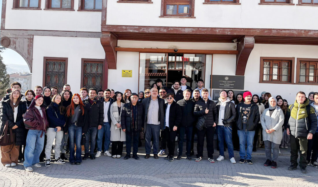 ÇAKÜ’lü Turizm Rehberliği Öğrencileri Çankırı’nın Kültürel Mirasını Sahada Öğrendi Çankırı Karatekin Üniversitesi (ÇAKÜ) Turizm Fakültesi Turizm Rehberliği Bölümü öğrencileri,