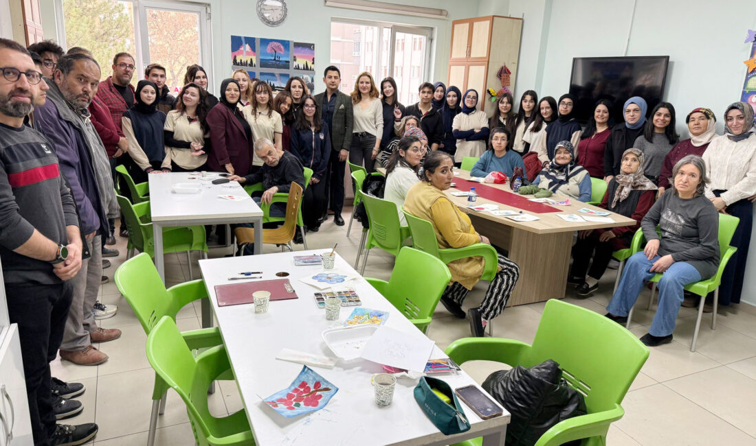Selahattin İnal Güzel Sanatlar Lisesi’yle Sanatın İyileştirici Gücü Selahattin İnal Güzel Sanatlar Lisesi 11. sınıf resim öğrencileri ve