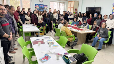 Selahattin İnal Güzel Sanatlar Lisesi 11. sınıf resim öğrencileri ve