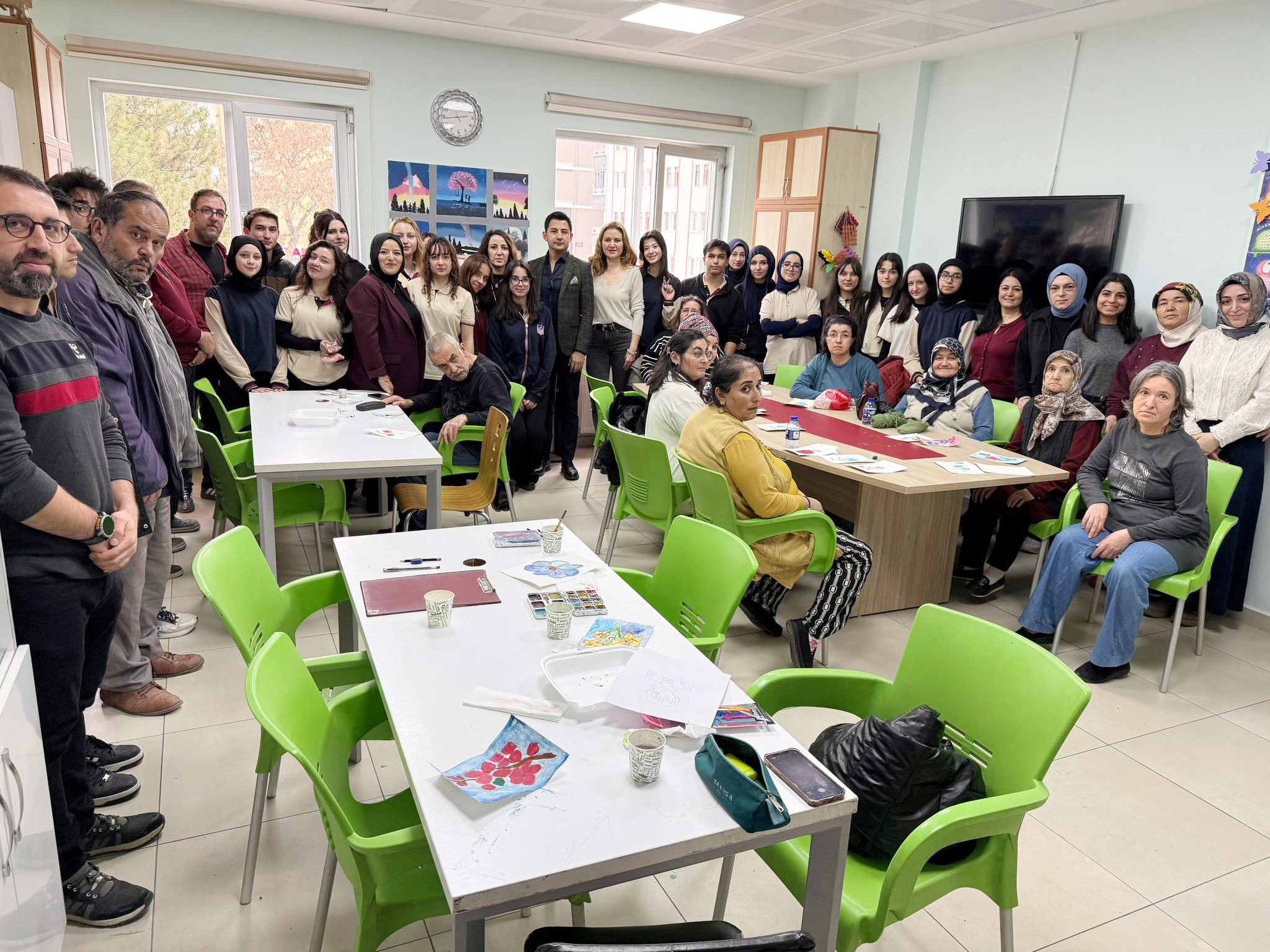 Selahattin İnal Güzel Sanatlar Lisesi 11. sınıf resim öğrencileri ve