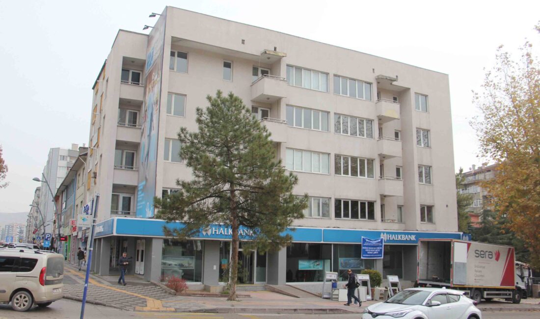 Halkbank yeni yerine taşındı Halkbank Çankırı Şubesi hafta sonu yeni yerine taşındı. 20 yıldan