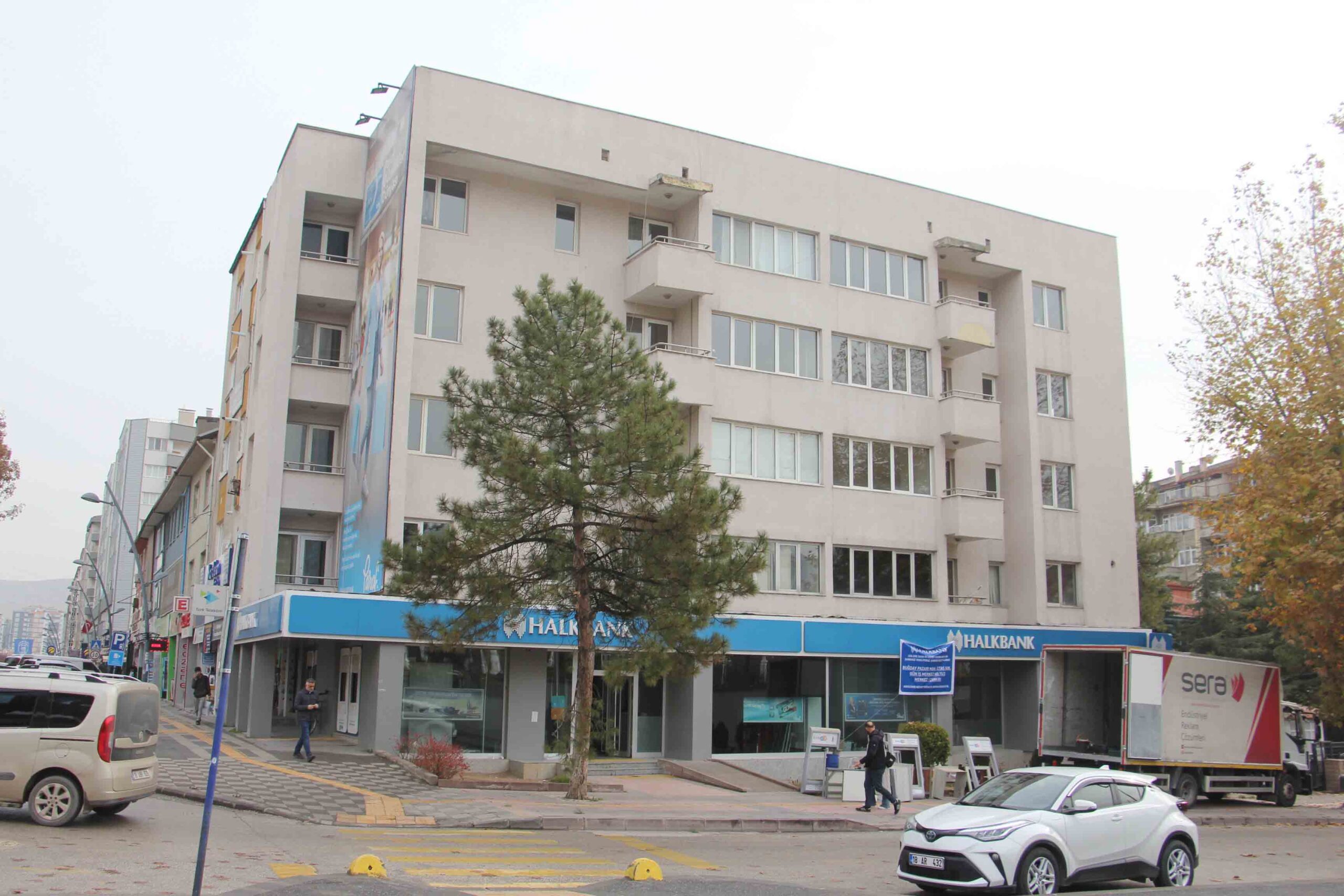 Halkbank Çankırı Şubesi hafta sonu yeni yerine taşındı. 20 yıldan
