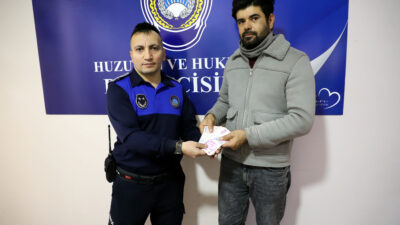 Çankırı’da hafta sonu Pazar Pazarı alanında bulunan bir ATM’de unutulan
