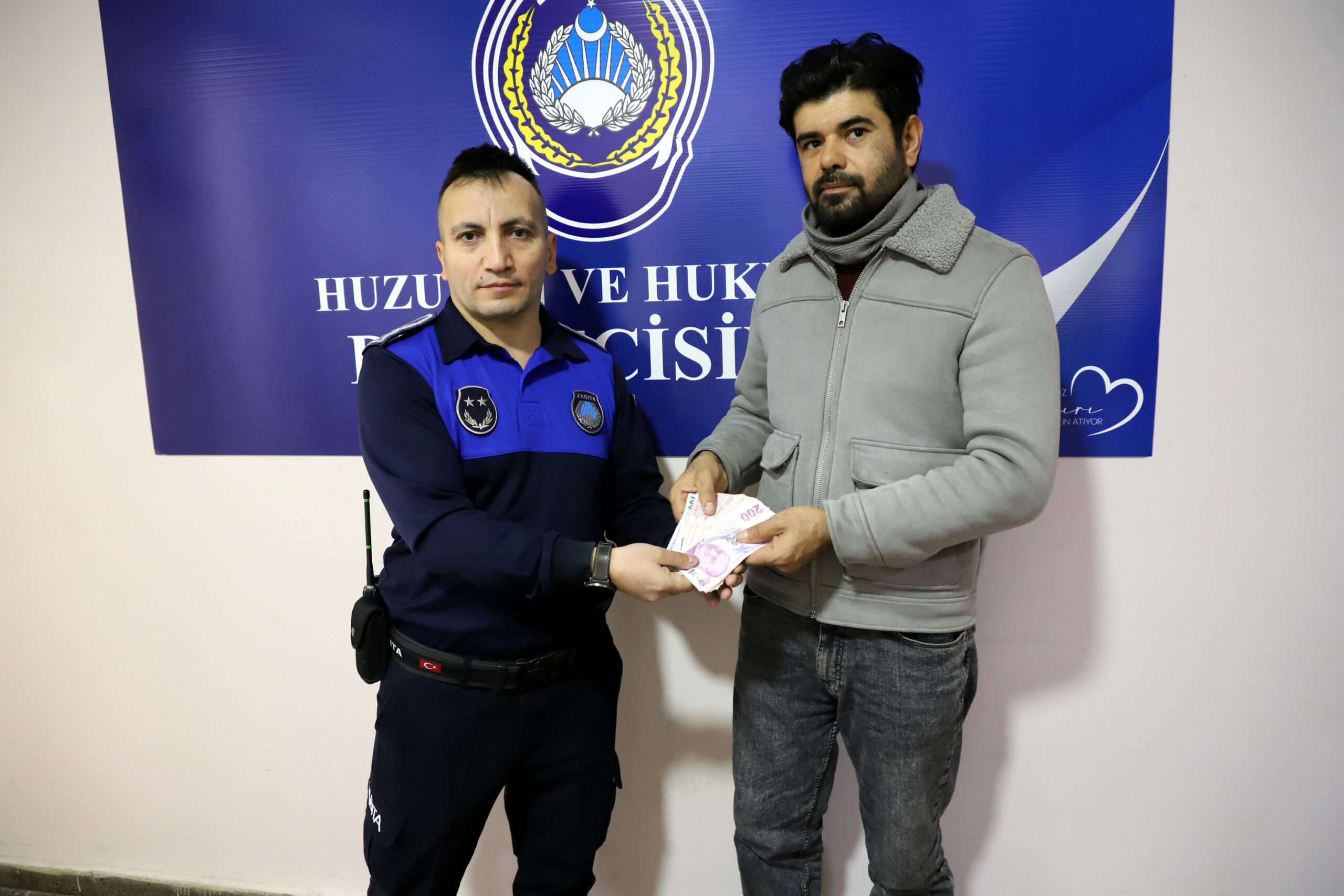 Çankırı’da hafta sonu Pazar Pazarı alanında bulunan bir ATM’de unutulan