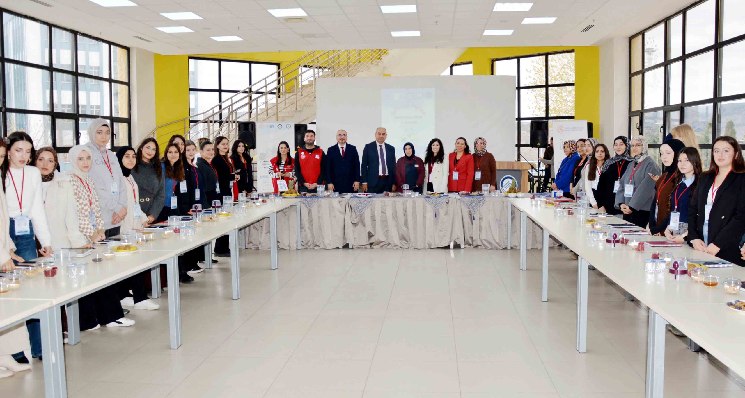 Çankırı Karatekin Üniversitesi Beslenme ve Diyetetik Topluluğu tarafından Üniversite Öğrenci