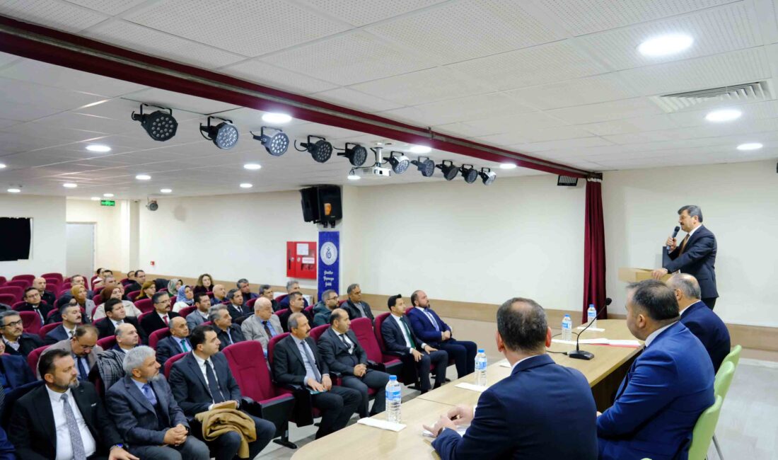 İl Müdürü Işık, Okul Müdürleriyle Tanışma Toplantısı Yaptı İl Milli Eğitim Müdürü Ayhan Işık başkanlığında, il merkezindeki okul